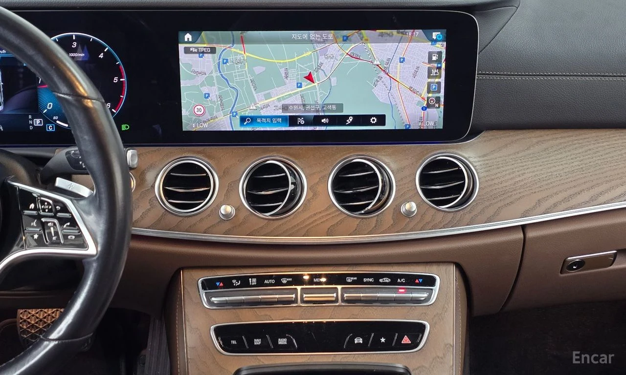 Mercedes-Benz E 220 d* EXCLUSIVE* ХЕДЪП* ДИСТРОНИК* 360* КРАЙНА ЦЕНА, снимка 12 - Автомобили и джипове - 55987298