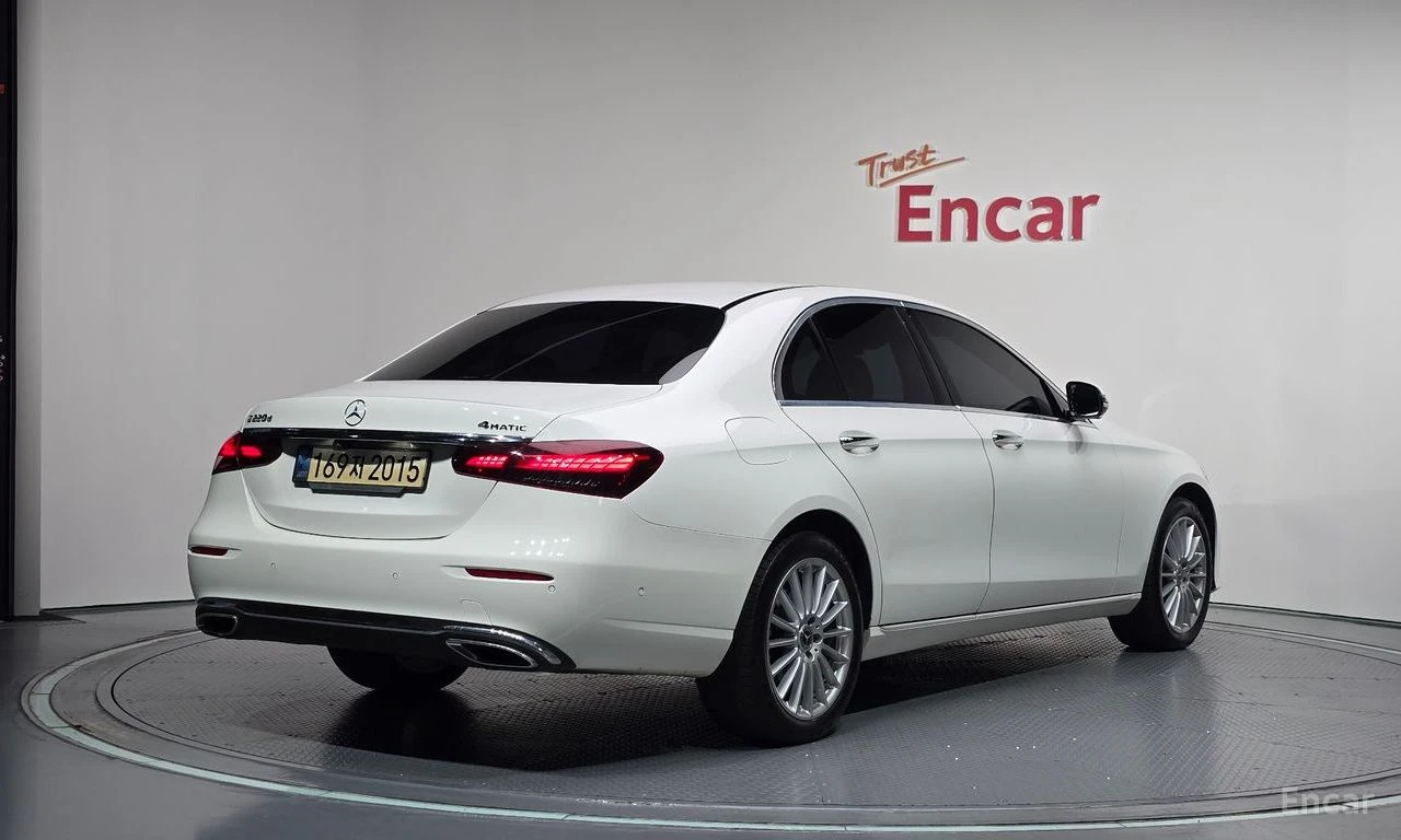 Mercedes-Benz E 220 d* EXCLUSIVE* ХЕДЪП* ДИСТРОНИК* 360* КРАЙНА ЦЕНА, снимка 4 - Автомобили и джипове - 55987298