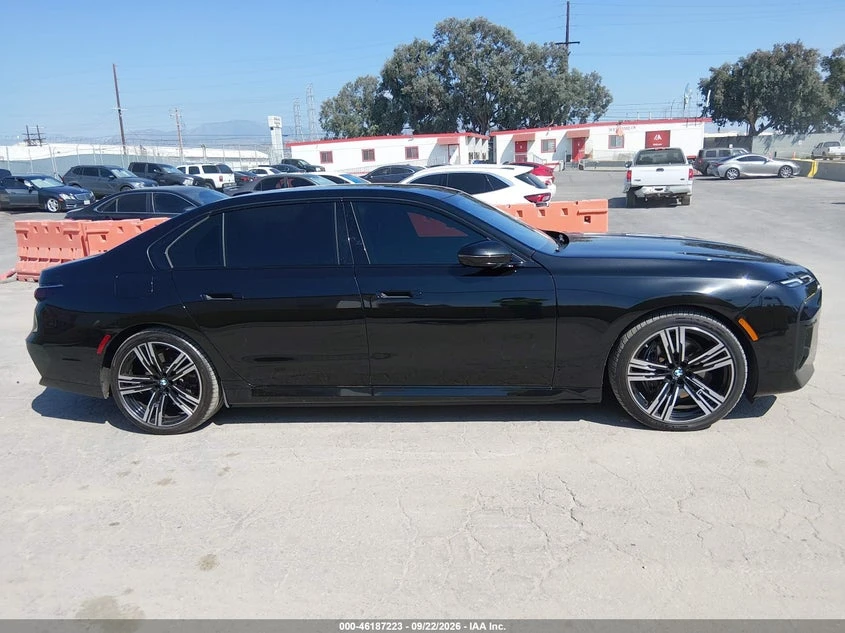 BMW i7 Edrive50 RWD, снимка 13 - Автомобили и джипове - 56425485