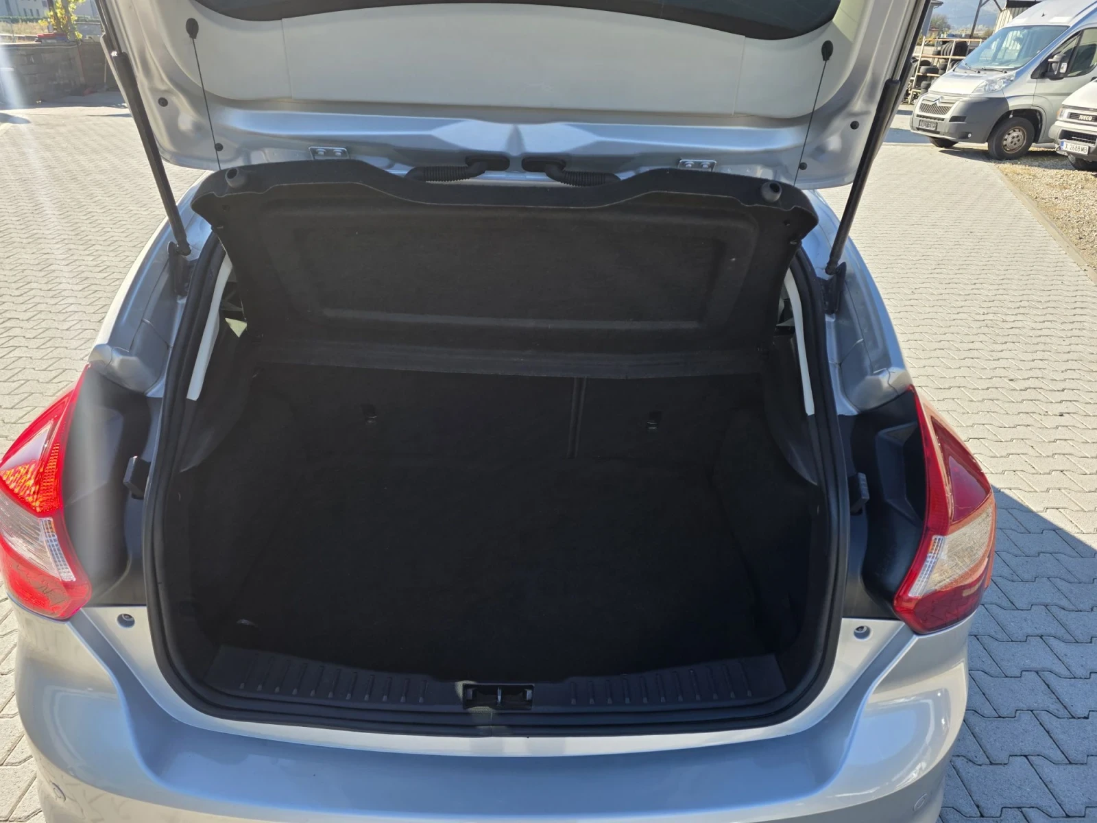 Ford Focus 1.6i  GPL 105kc Лизинг, снимка 16 - Автомобили и джипове - 56562492