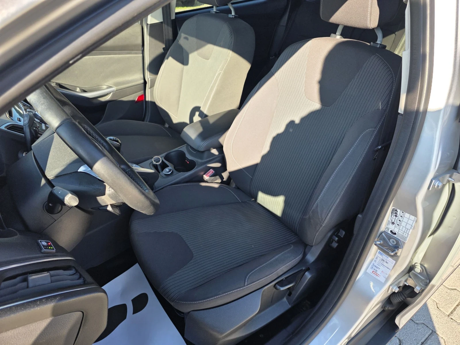 Ford Focus 1.6i  GPL 105kc Лизинг, снимка 10 - Автомобили и джипове - 56562492