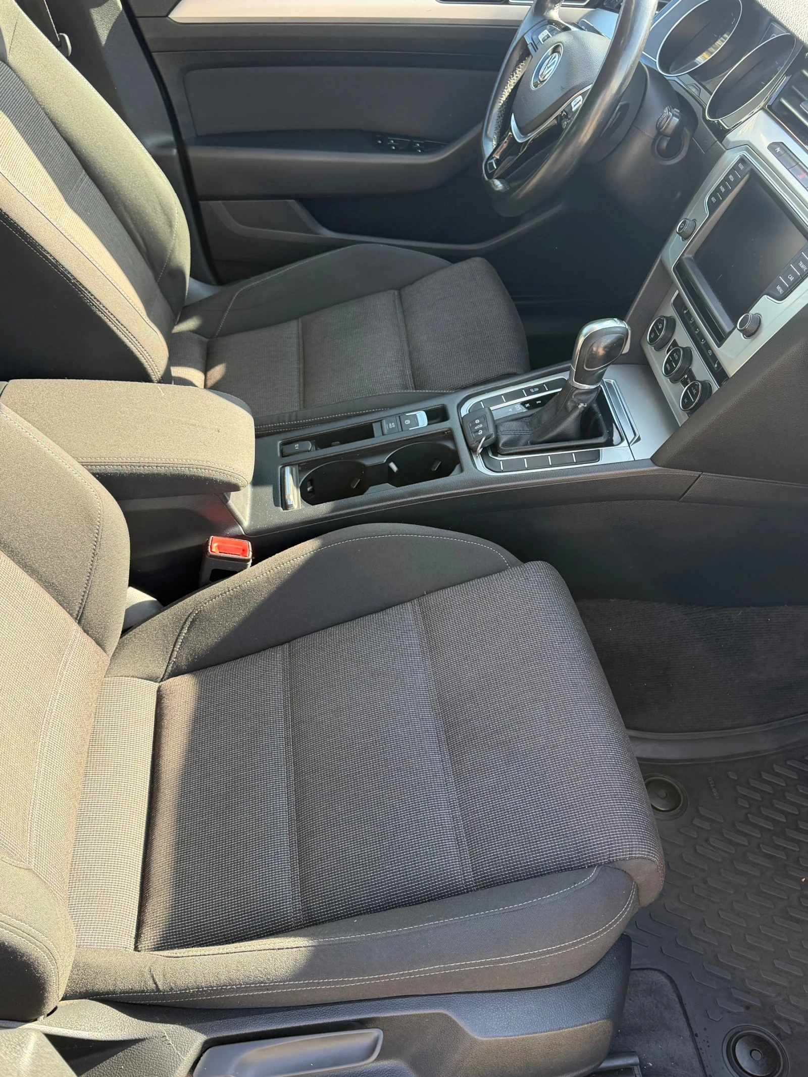 VW Passat 2.0 ТДИ Автомат, снимка 11 - Автомобили и джипове - 56634171