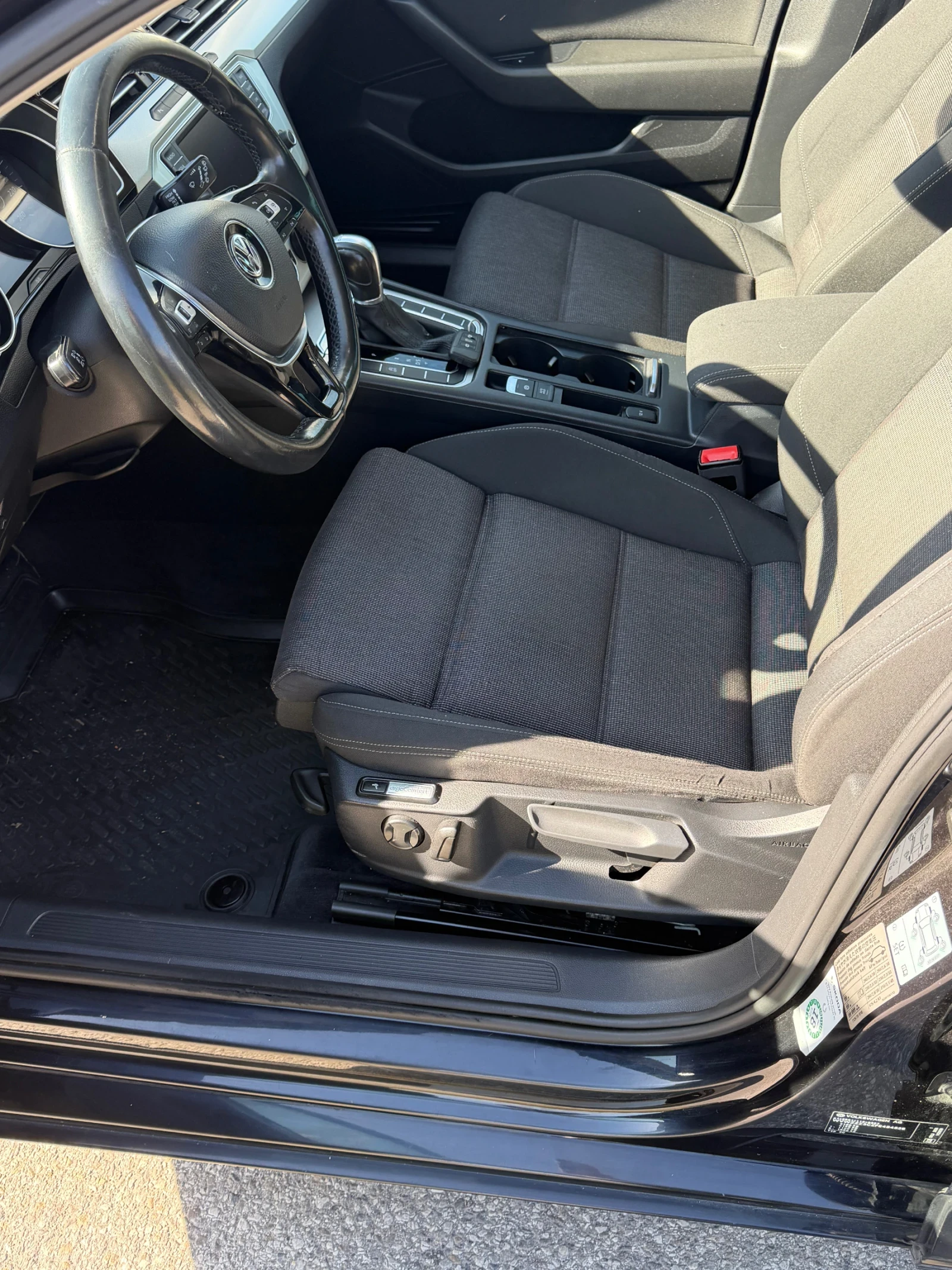 VW Passat 2.0 ТДИ Автомат, снимка 13 - Автомобили и джипове - 56634171