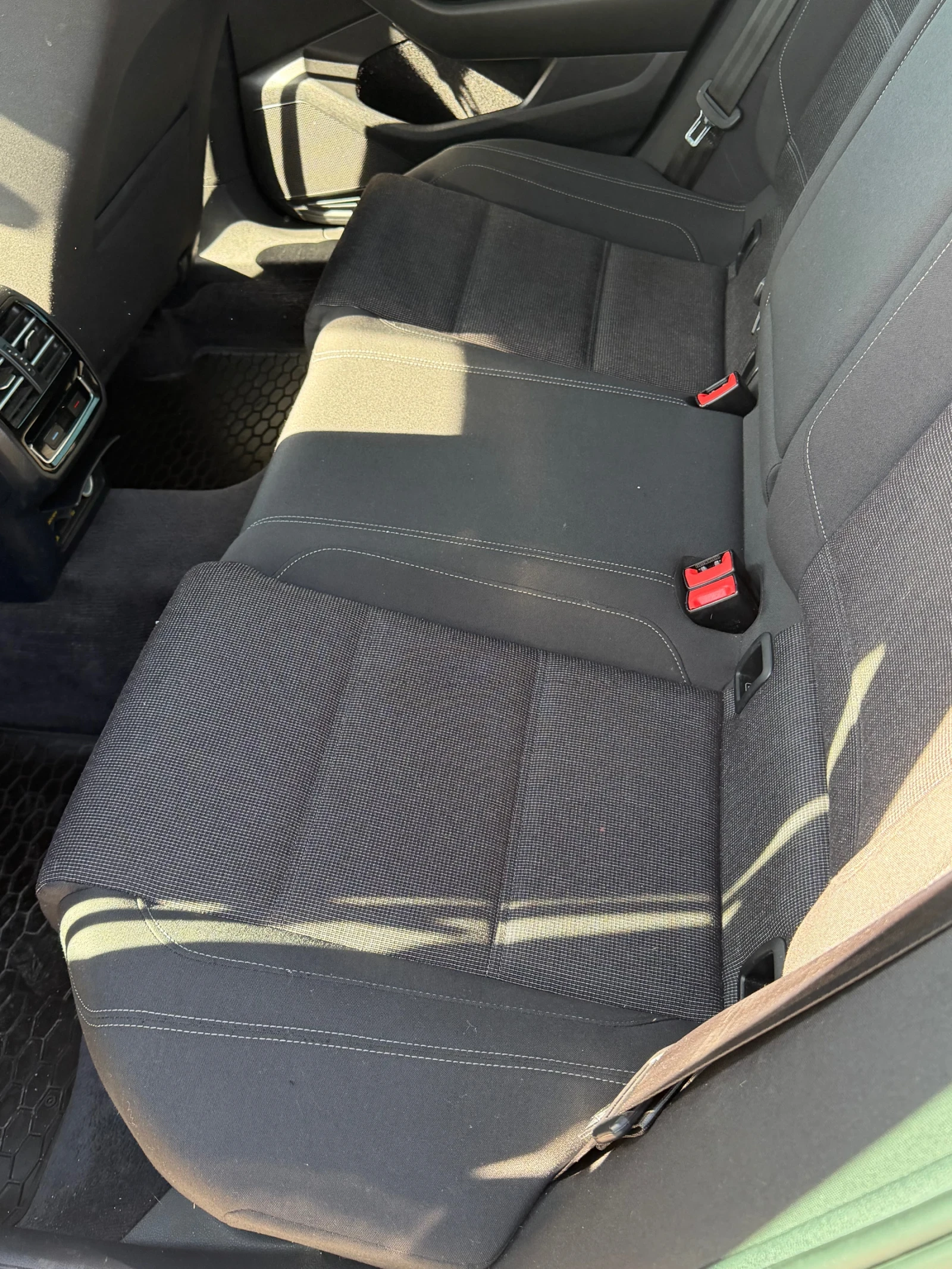 VW Passat 2.0 ТДИ Автомат, снимка 14 - Автомобили и джипове - 56634171