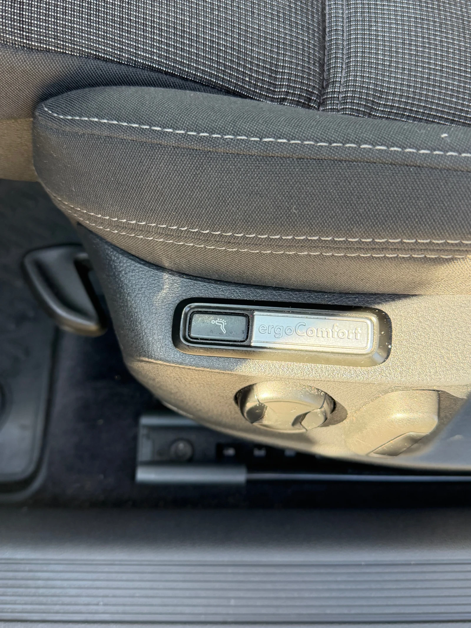 VW Passat 2.0 ТДИ Автомат, снимка 12 - Автомобили и джипове - 56634171