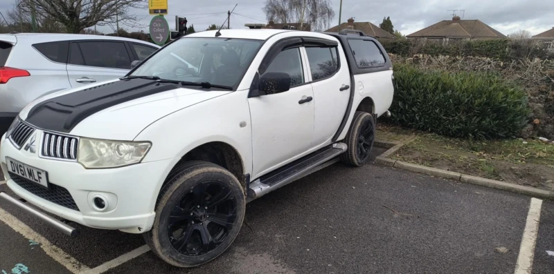 Mitsubishi L200 Няма гнило перфектен е , снимка 3 - Автомобили и джипове - 52820311