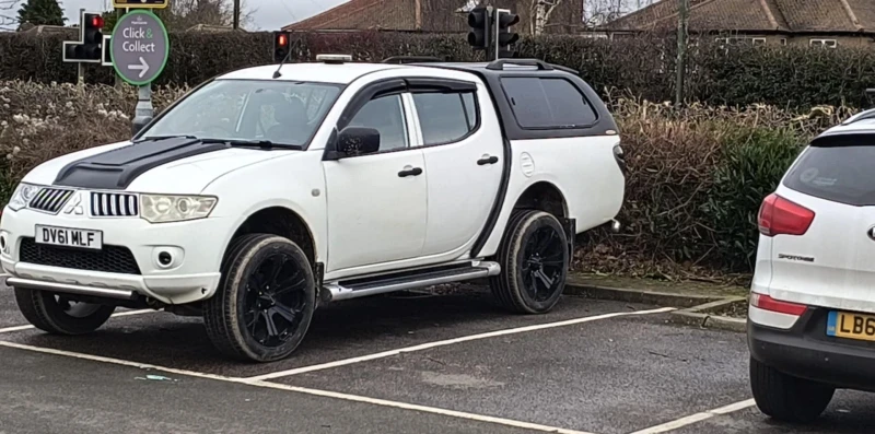 Mitsubishi L200 Няма гнило перфектен е , снимка 8 - Автомобили и джипове - 52820311