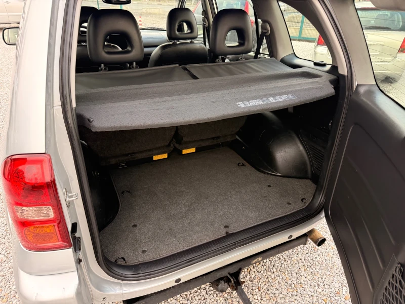 Toyota Rav4 2, 0 D-4D ИТАЛИЯ УНИКАЛНО ЗАПАЗЕНА, снимка 11 - Автомобили и джипове - 53023468