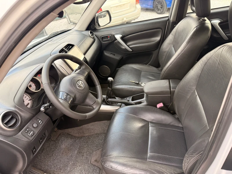Toyota Rav4 2, 0 D-4D ИТАЛИЯ УНИКАЛНО ЗАПАЗЕНА, снимка 5 - Автомобили и джипове - 53023468