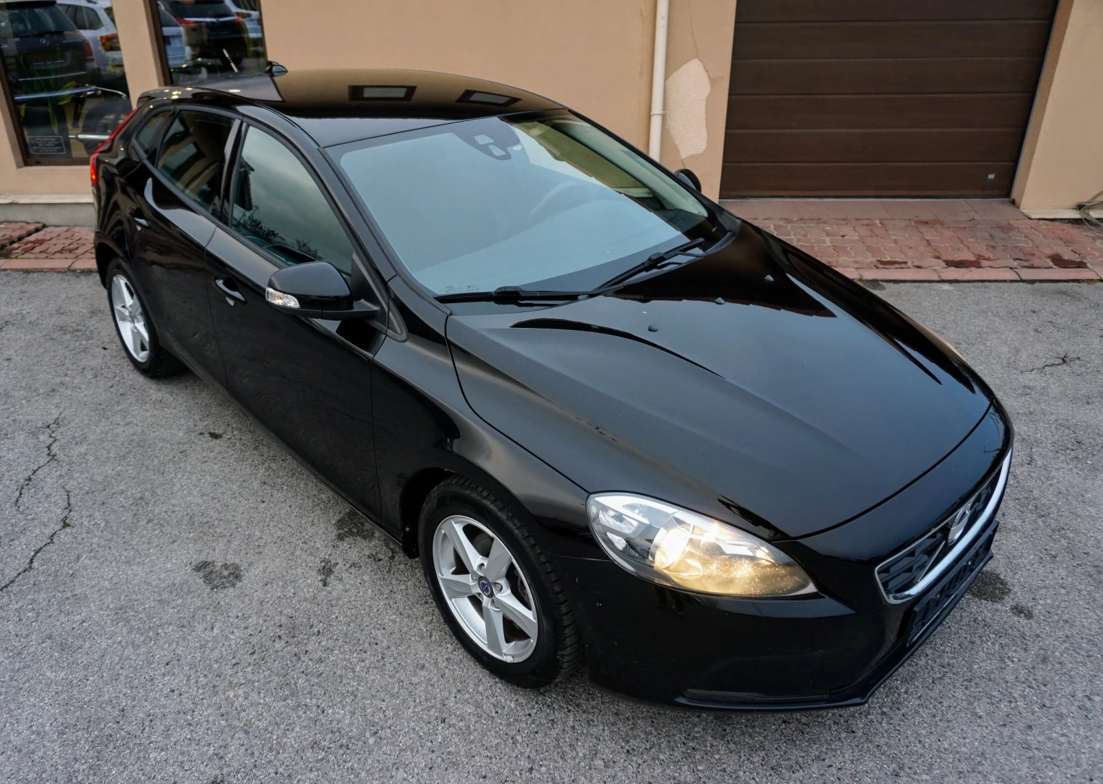 Volvo V40 1.6D KINETIC - изображение 2