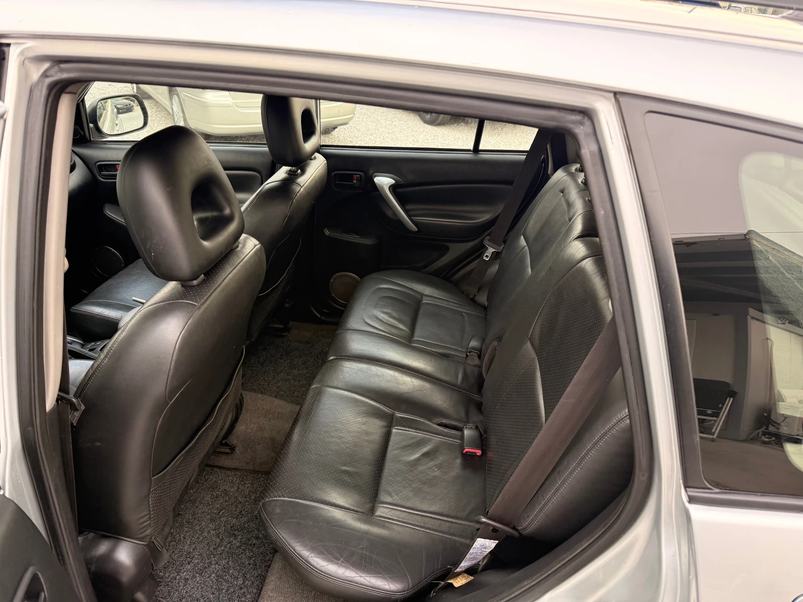 Toyota Rav4 2, 0 D-4D ИТАЛИЯ УНИКАЛНО ЗАПАЗЕНА - изображение 10