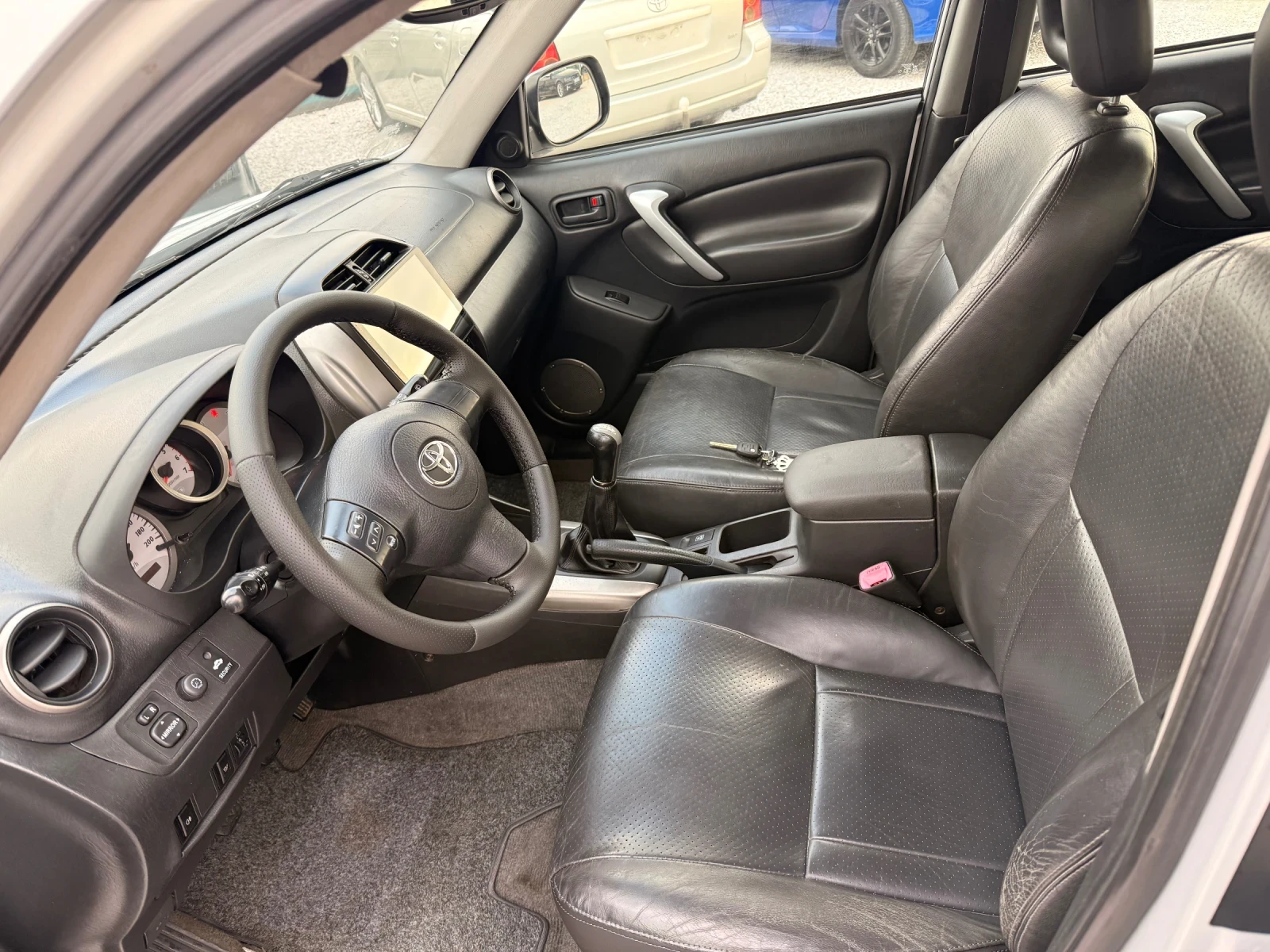 Toyota Rav4 2, 0 D-4D ИТАЛИЯ УНИКАЛНО ЗАПАЗЕНА - изображение 5