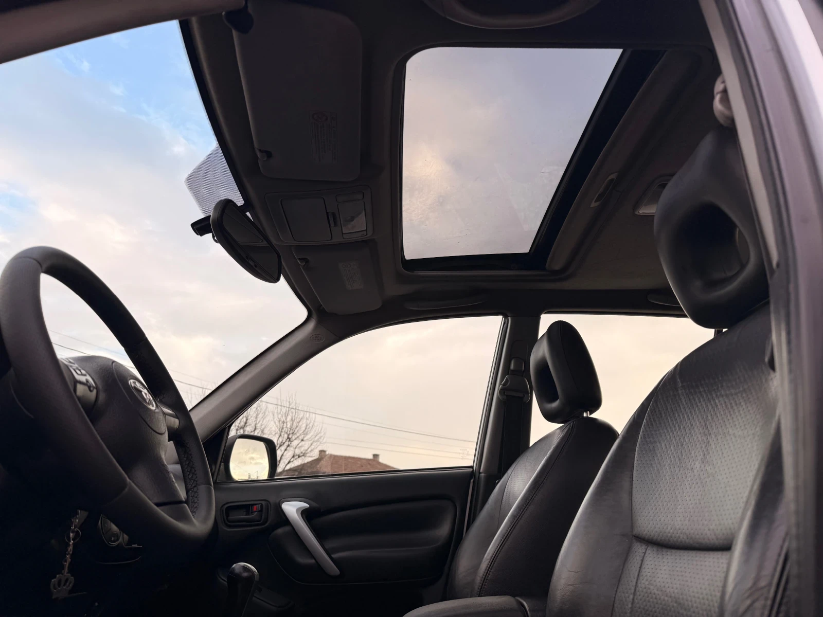 Toyota Rav4 2, 0 D-4D ИТАЛИЯ УНИКАЛНО ЗАПАЗЕНА - изображение 9