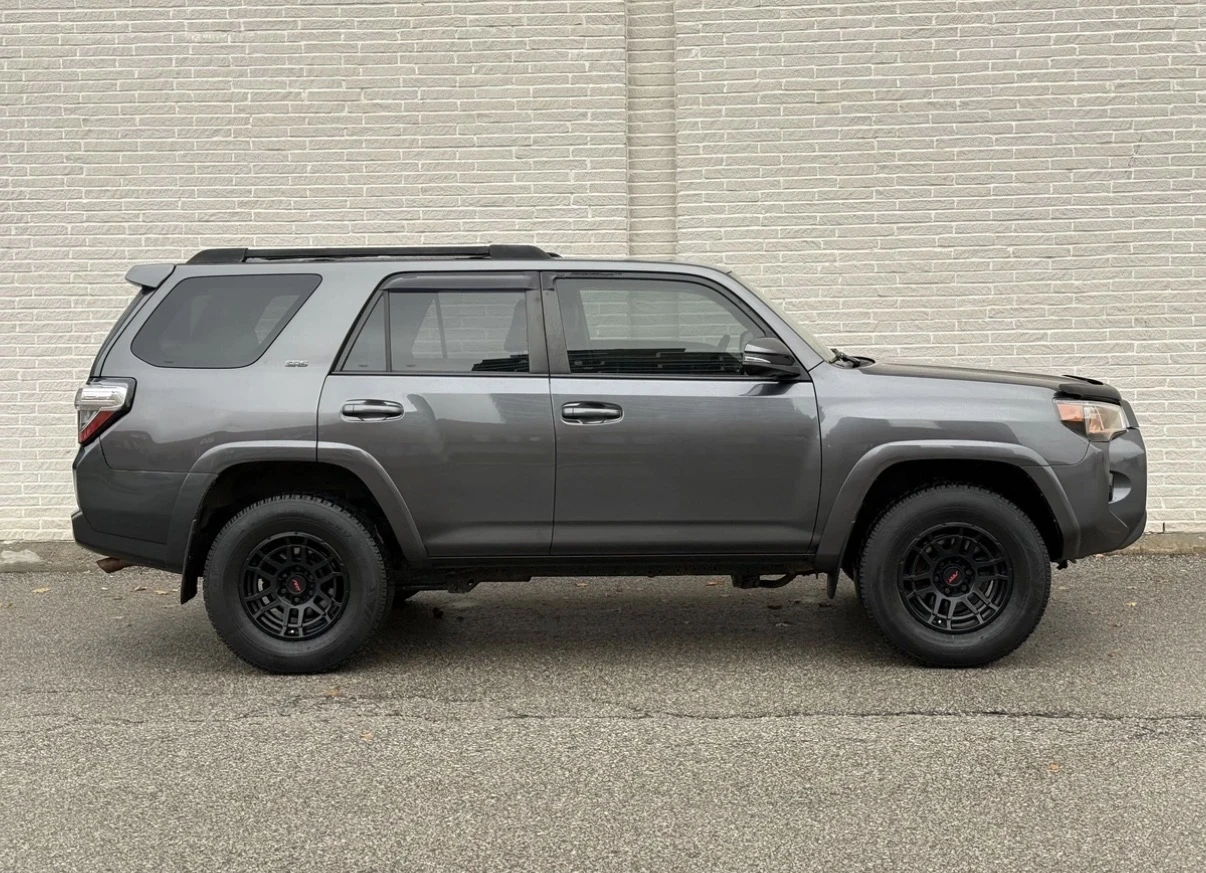 Toyota 4runner SR5 * 7 Места * 4Х4 * Камера * Подгреви * Carfax * - изображение 3