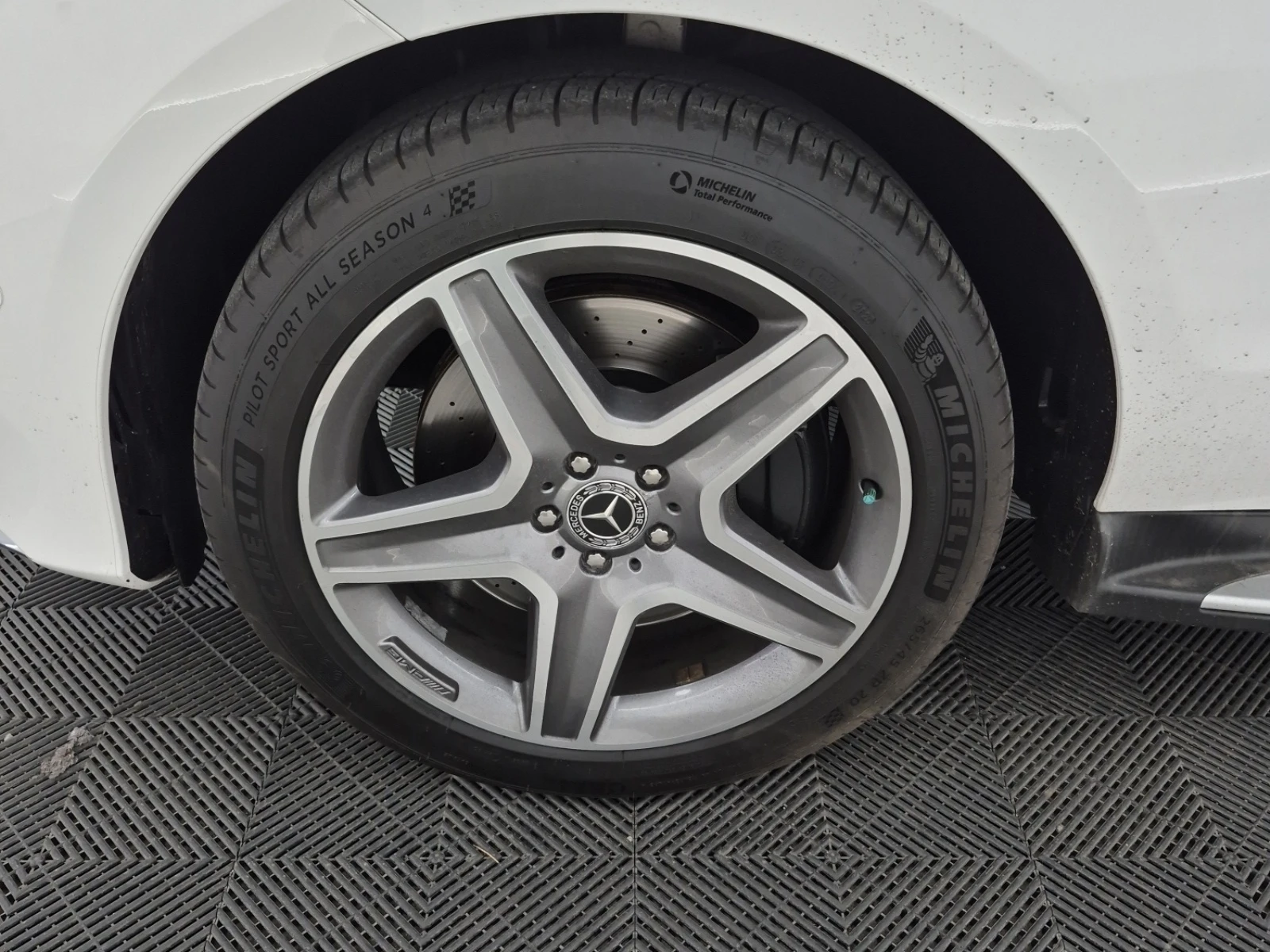 Mercedes-Benz GLE 400 AMG * * CARFAX * * АВТО КРЕДИТ * * , снимка 5 - Автомобили и джипове - 54858078