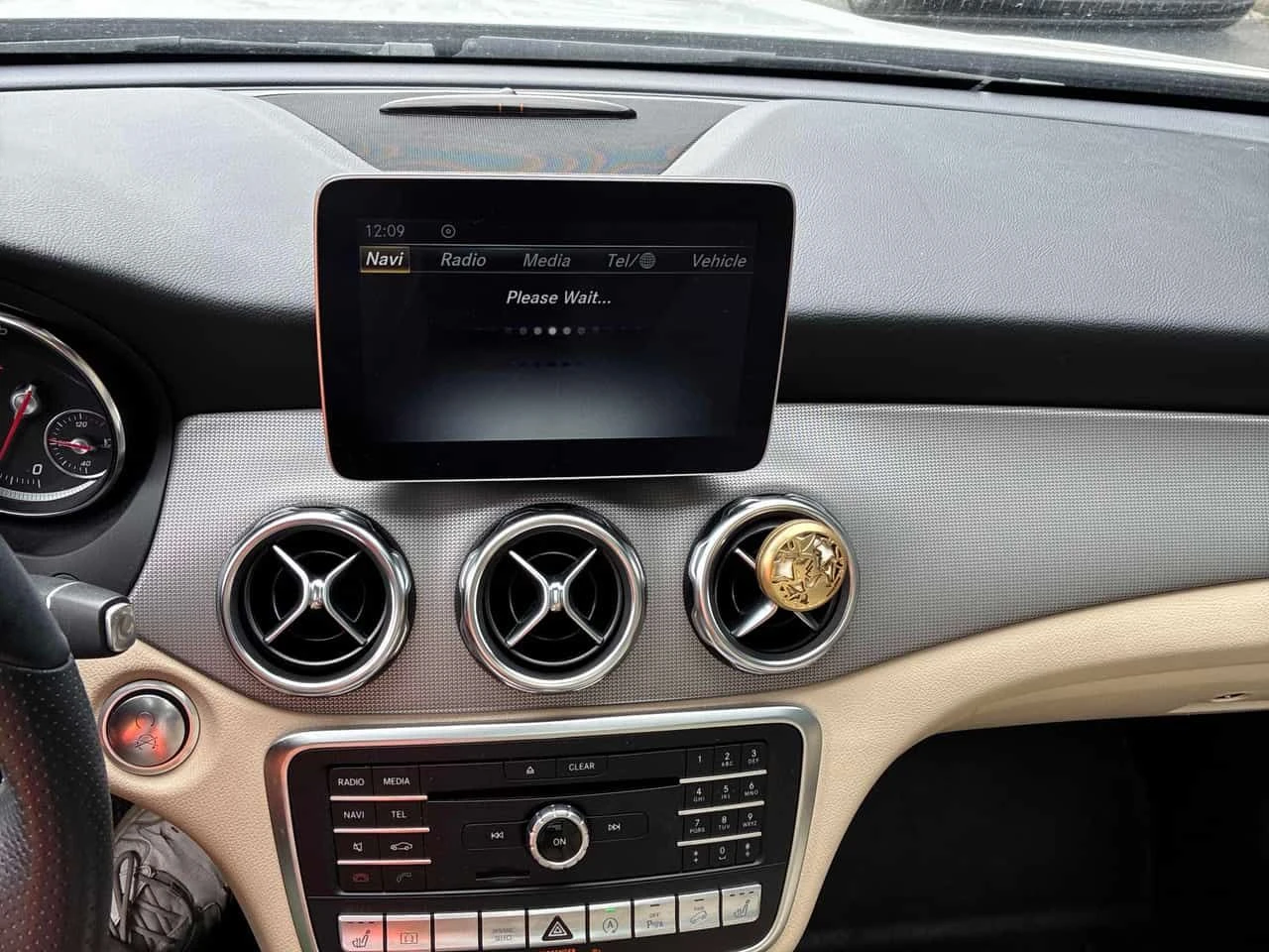 Mercedes-Benz GLA 250 * CARFAX * ОПЦИЯ ЗА ФИНАНСИРАНЕ , снимка 9 - Автомобили и джипове - 55226084