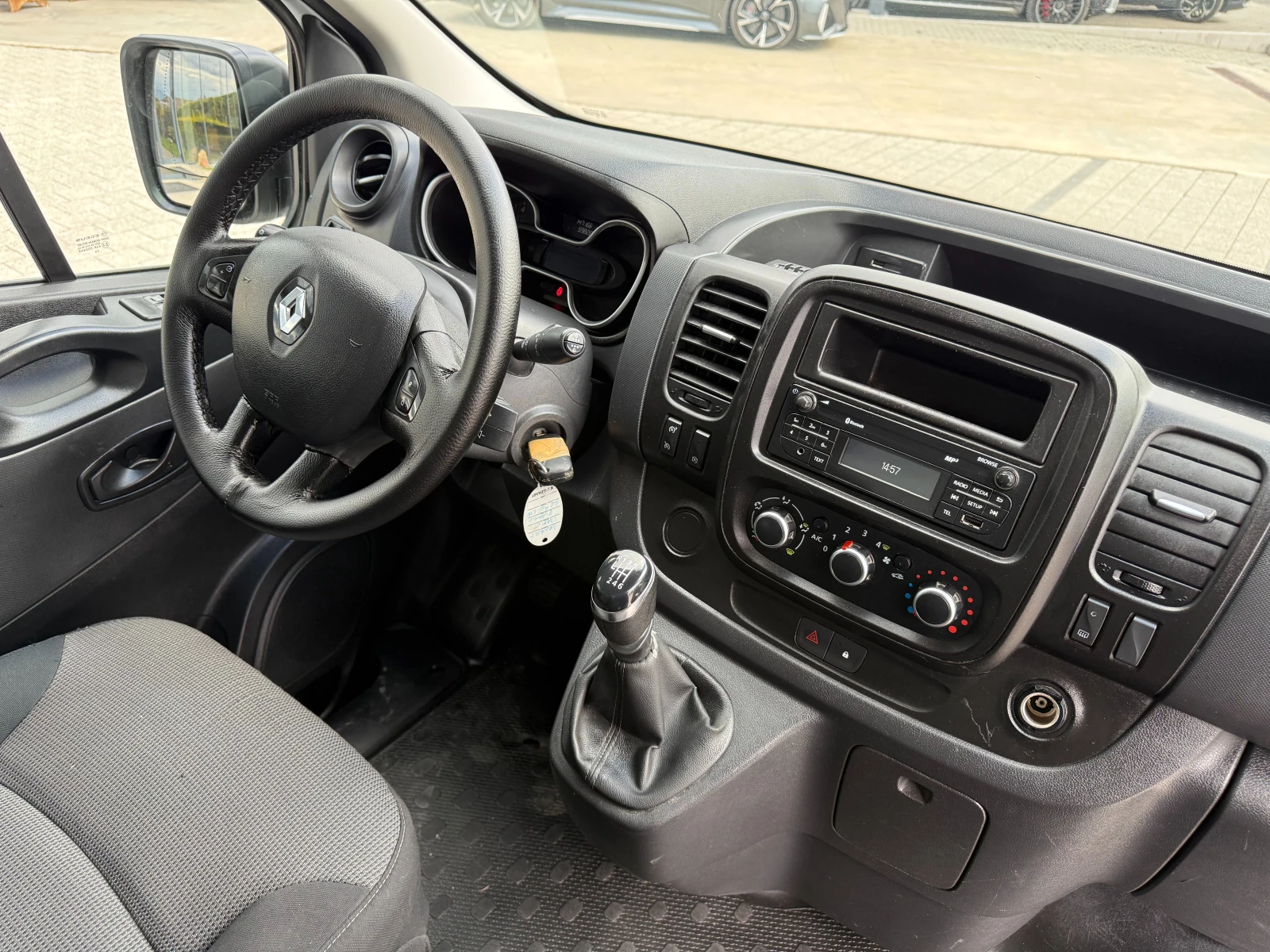 Renault Trafic 2.0dCI Клима L1H1 Еuro 6D-Temp , снимка 11 - Бусове и автобуси - 56085176