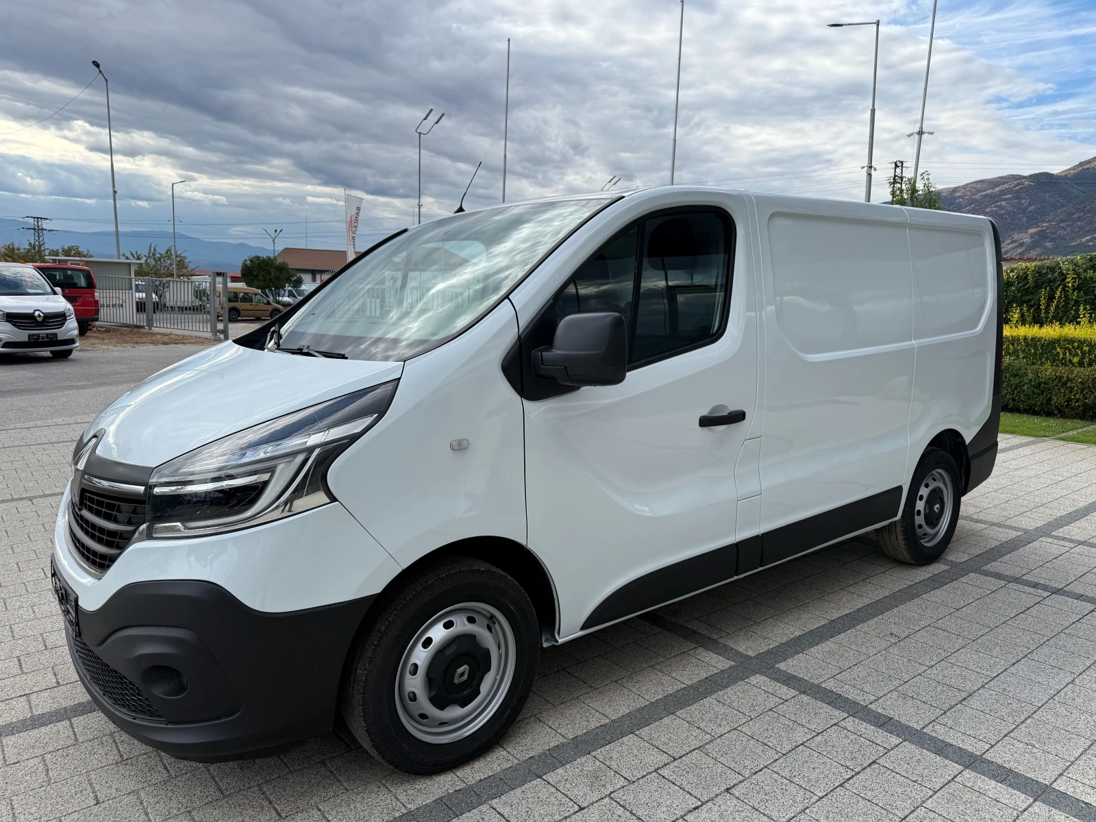 Renault Trafic 2.0dCI Клима L1H1 Еuro 6D-Temp , снимка 4 - Бусове и автобуси - 56085176