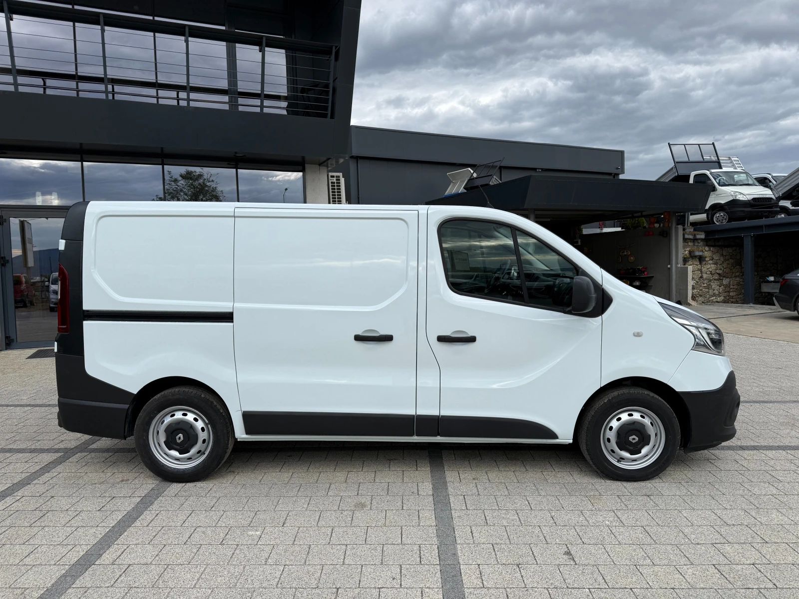 Renault Trafic 2.0dCI Клима L1H1 Еuro 6D-Temp , снимка 8 - Бусове и автобуси - 56085176