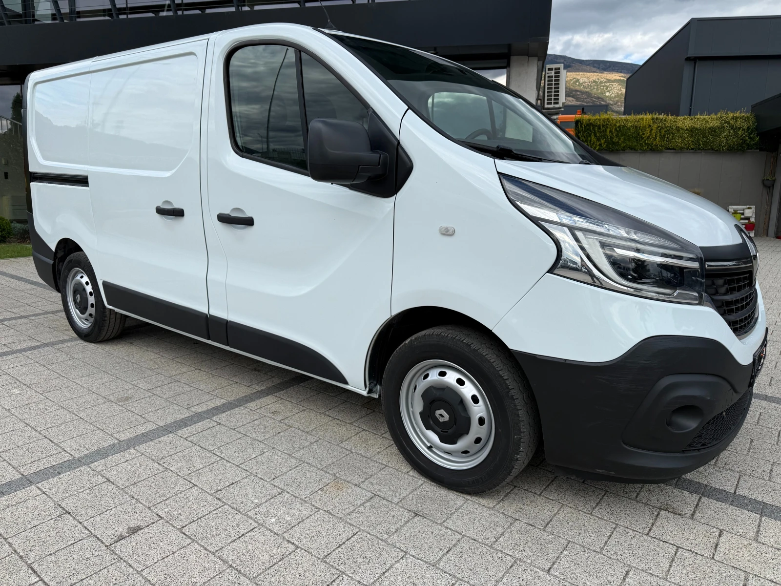 Renault Trafic 2.0dCI Клима L1H1 Еuro 6D-Temp , снимка 2 - Бусове и автобуси - 56085176