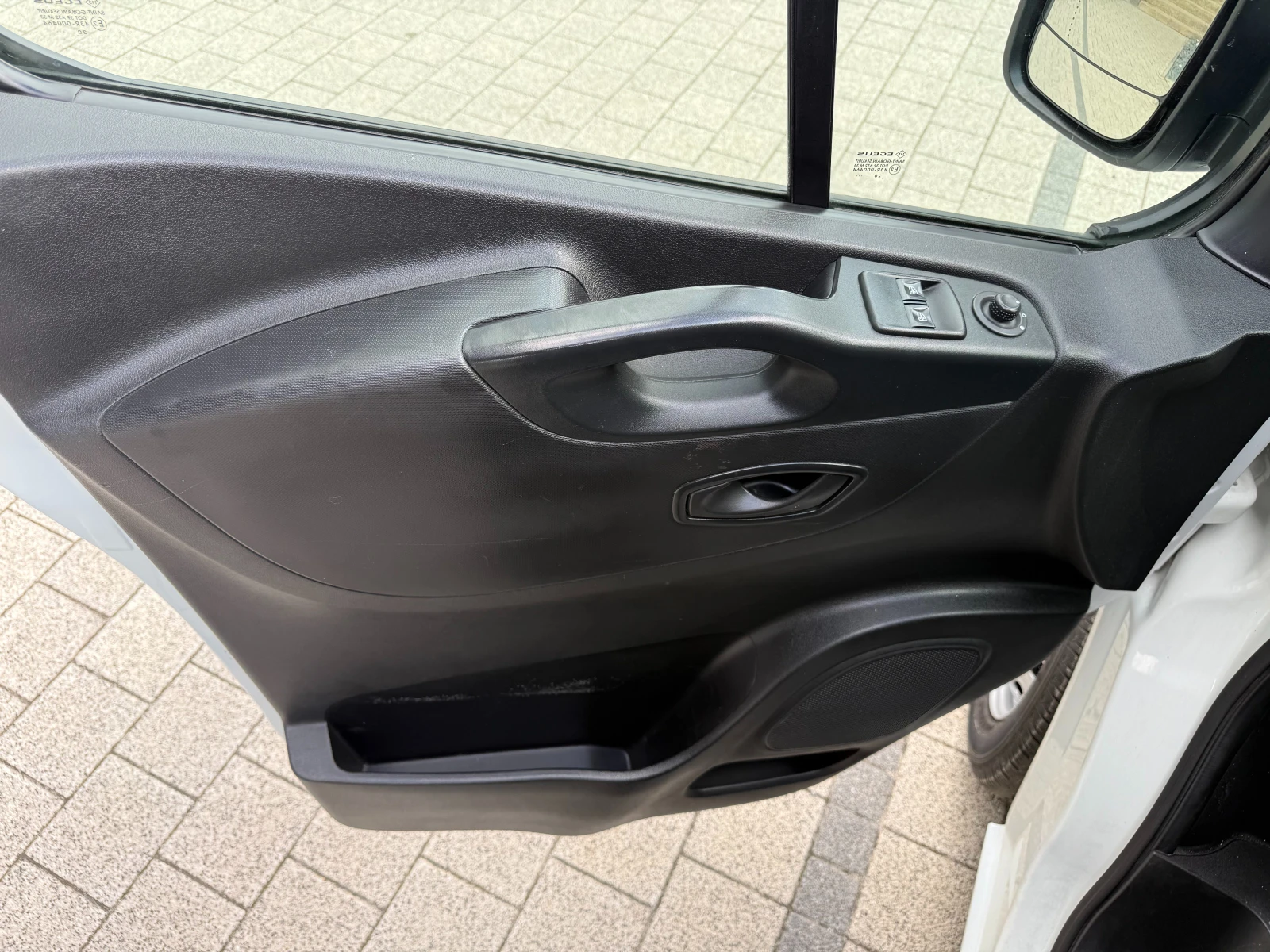 Renault Trafic 2.0dCI Клима L1H1 Еuro 6D-Temp , снимка 14 - Бусове и автобуси - 56085176