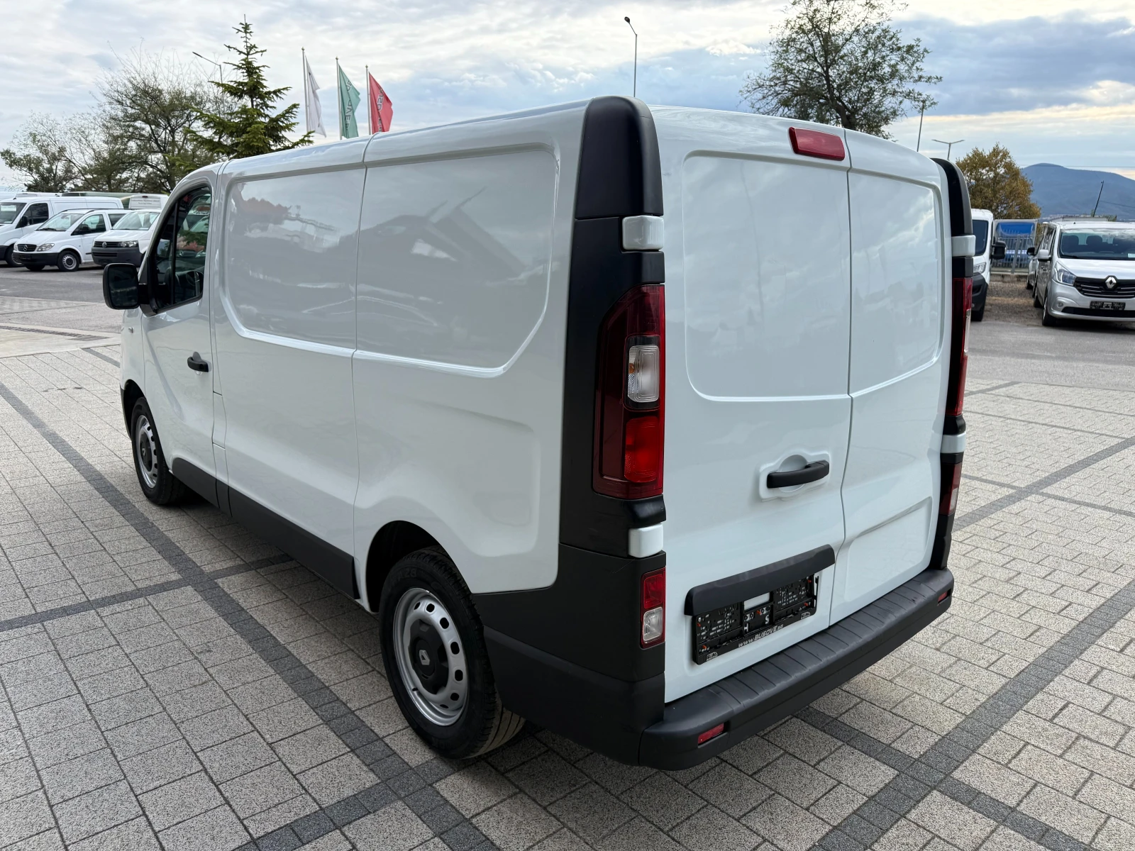Renault Trafic 2.0dCI Клима L1H1 Еuro 6D-Temp , снимка 6 - Бусове и автобуси - 56085176