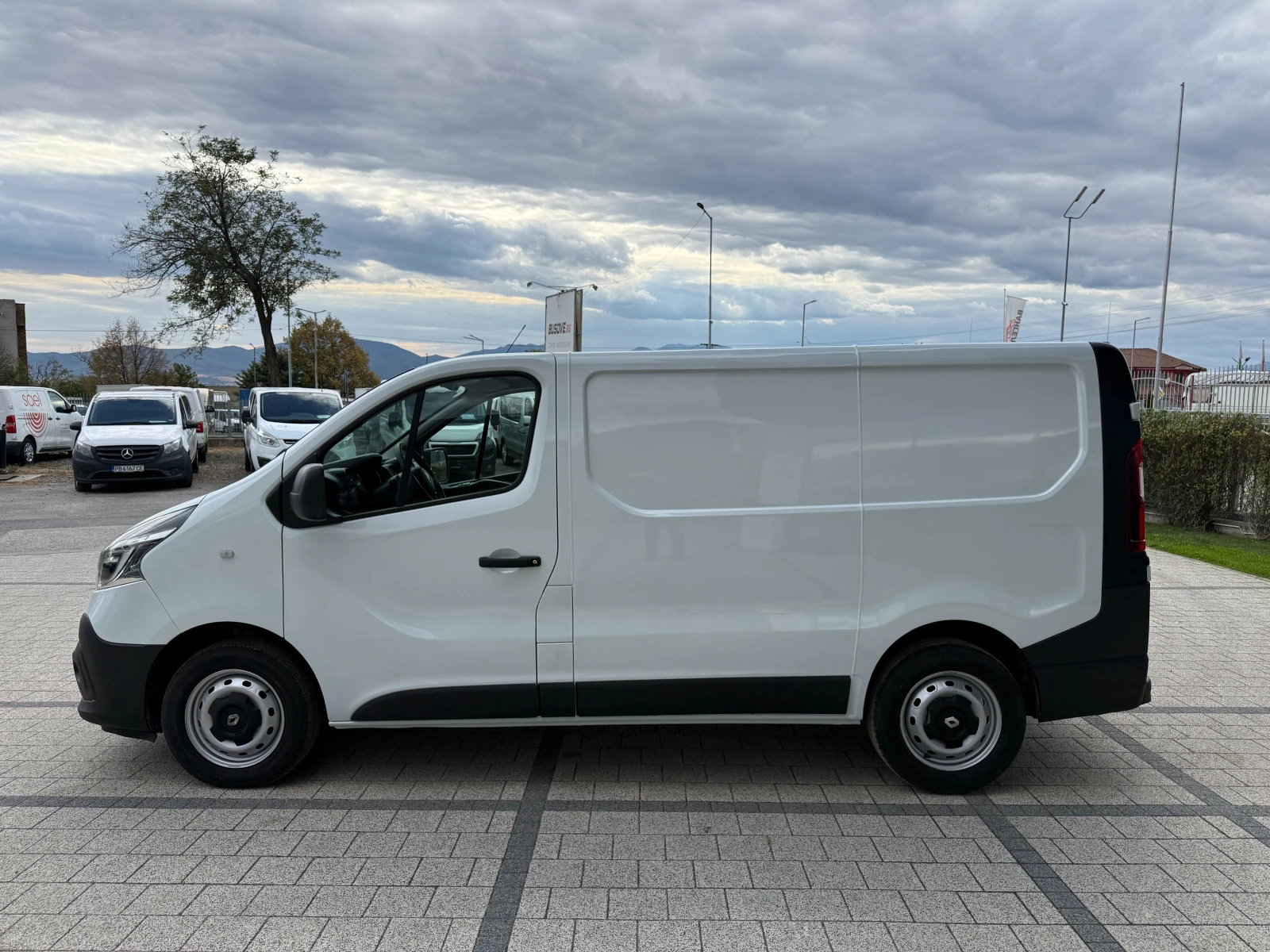 Renault Trafic 2.0dCI Клима L1H1 Еuro 6D-Temp , снимка 5 - Бусове и автобуси - 56085176