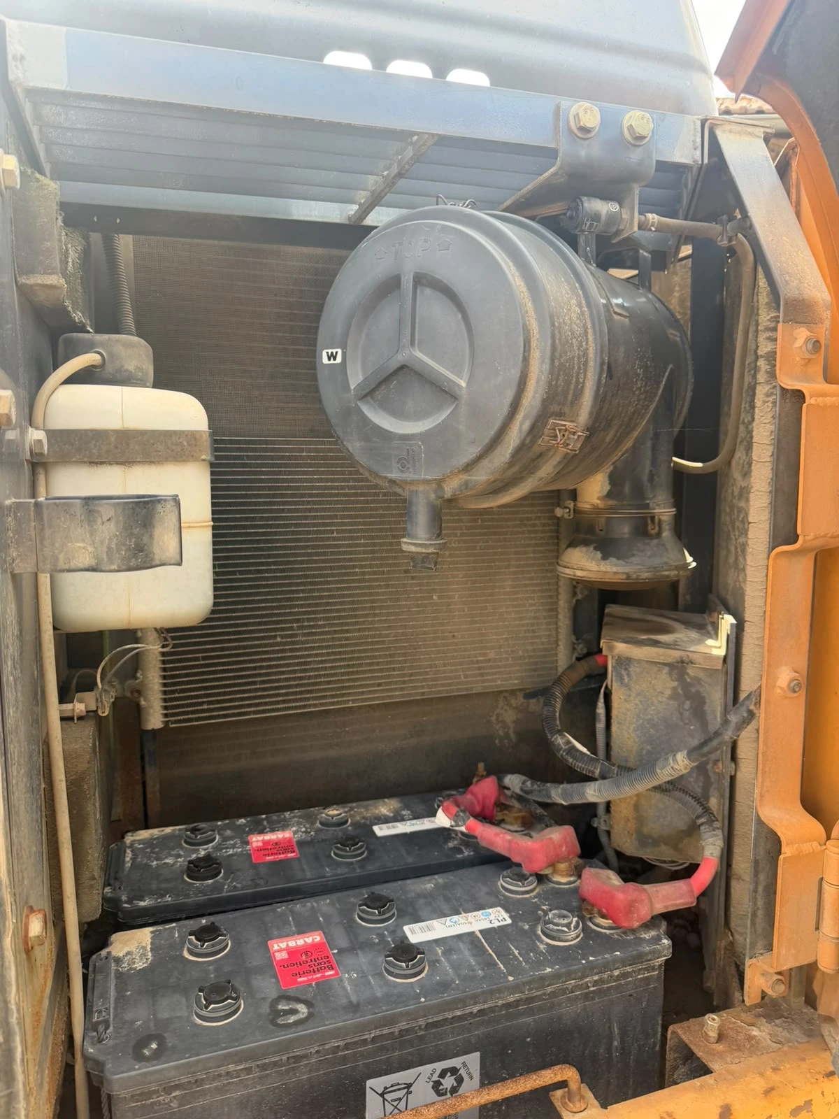 Багер Hyundai ROBEX 145 LCR-9 ДВЕ КОФИ ЛИЗИНГ, снимка 15 - Индустриална техника - 56048968