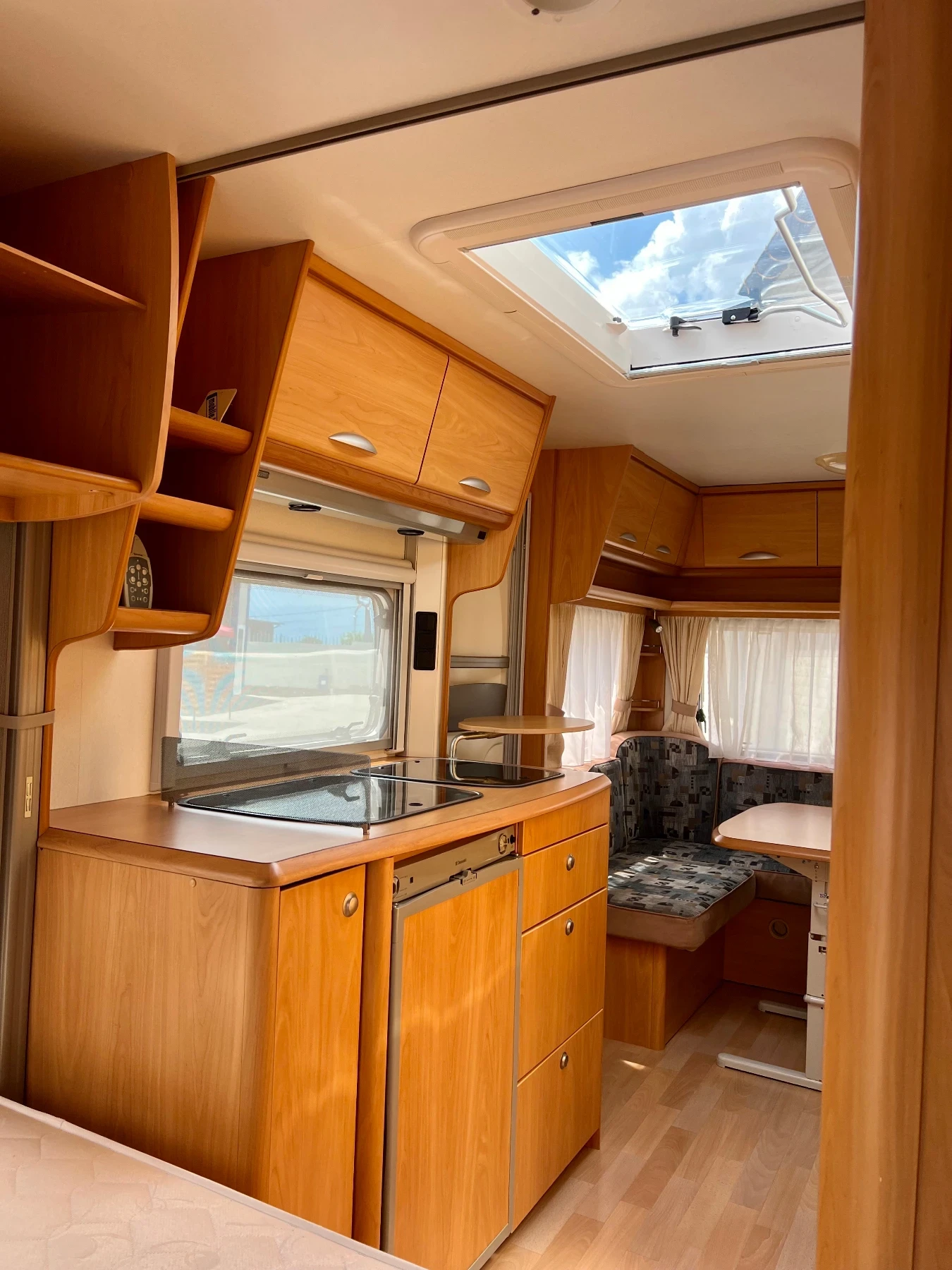 Каравана Chateau Calista 440, Форселт / Мувър / 2006г, снимка 10 - Каравани и кемпери - 55147057