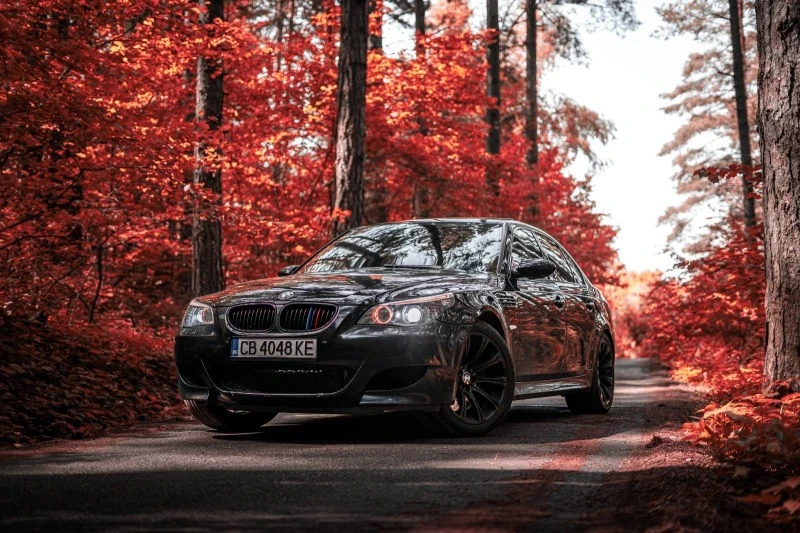 BMW M5 FACELIFT/ОБСЛУЖЕНА/FULL ЕКСТРИ/, снимка 2 - Автомобили и джипове - 47390469