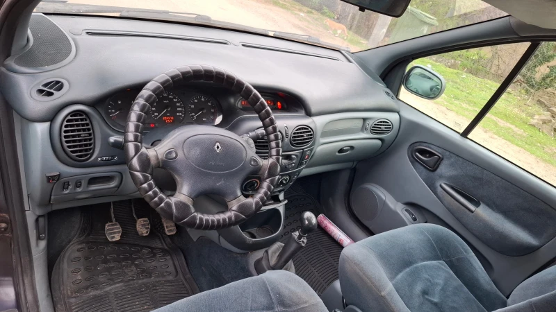 Renault Scenic, снимка 6 - Автомобили и джипове - 49608890