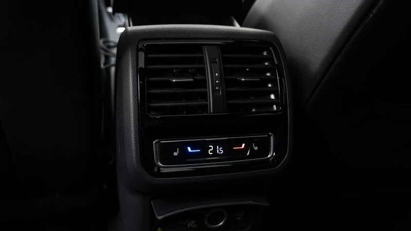 VW Arteon Shooting Brake 2.0 TFSI 4Motion  R-Line  Гаранция, снимка 12 - Автомобили и джипове - 52134979