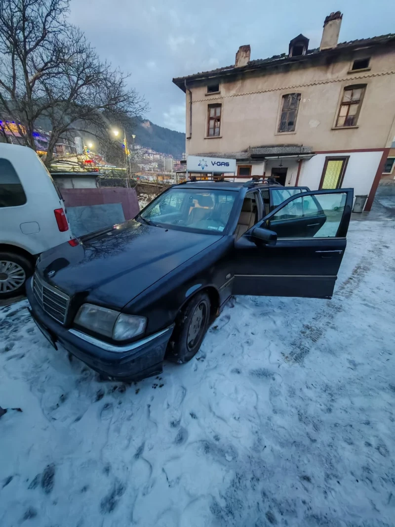 Mercedes-Benz C 200 2.0i Газ, снимка 5 - Автомобили и джипове - 53249150
