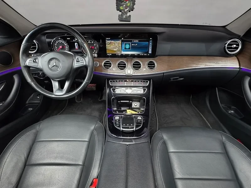Mercedes-Benz E 300 4Matic Exclusive, снимка 7 - Автомобили и джипове - 55800678