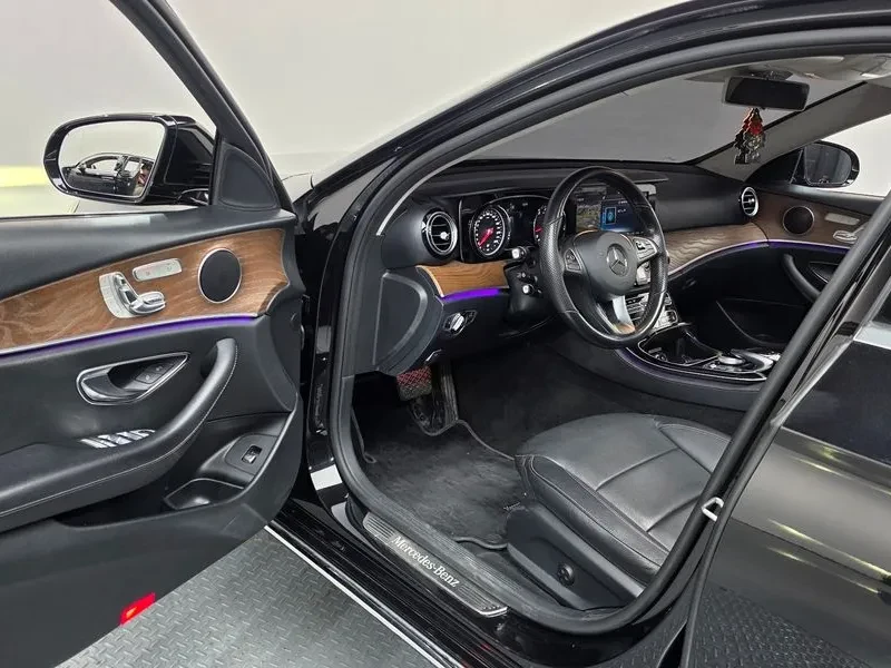 Mercedes-Benz E 300 4Matic Exclusive, снимка 10 - Автомобили и джипове - 55800678