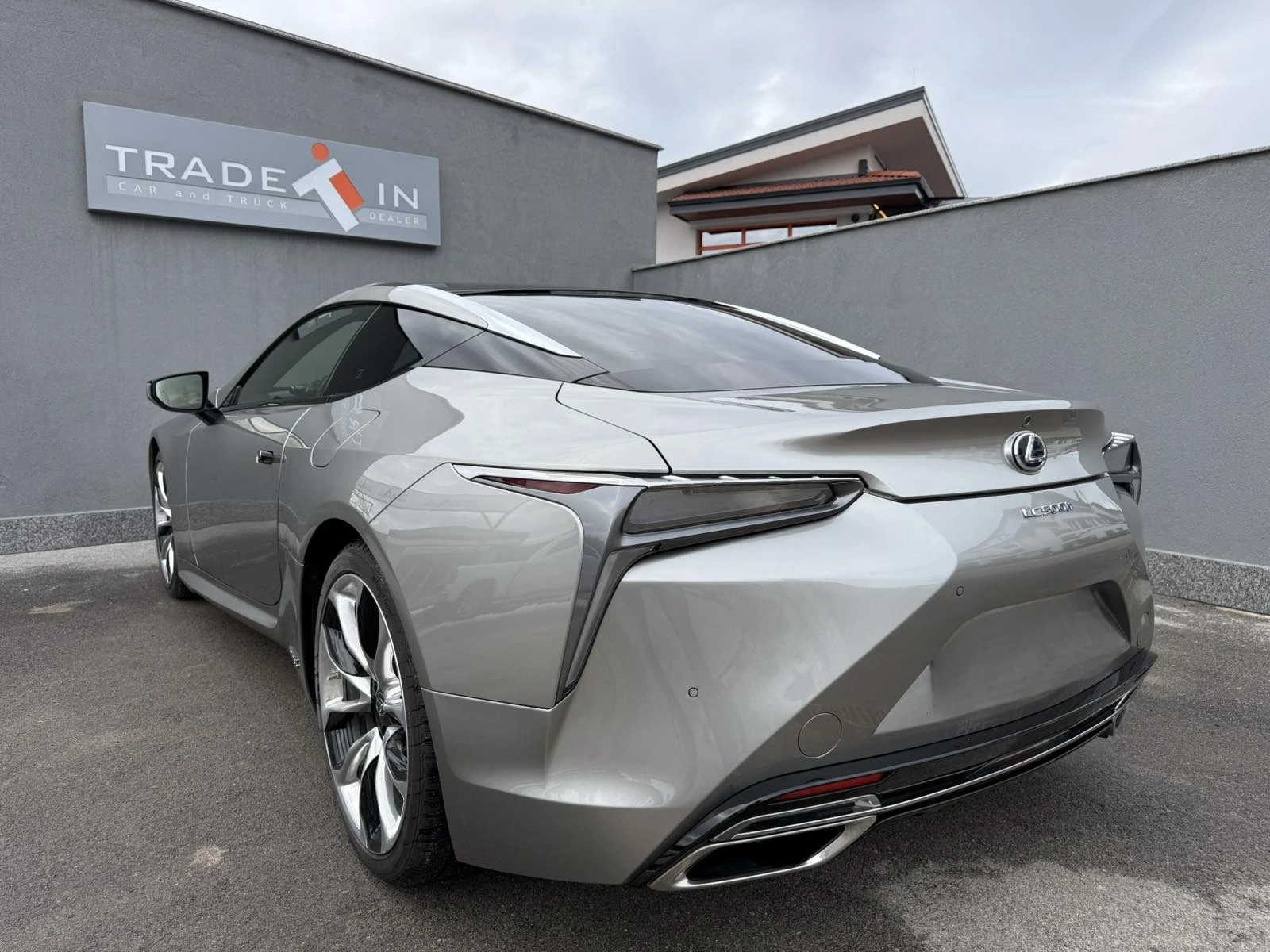 Lexus LC 500h ГАРАНЦИОНЕН АВТОМОБИЛ - изображение 6