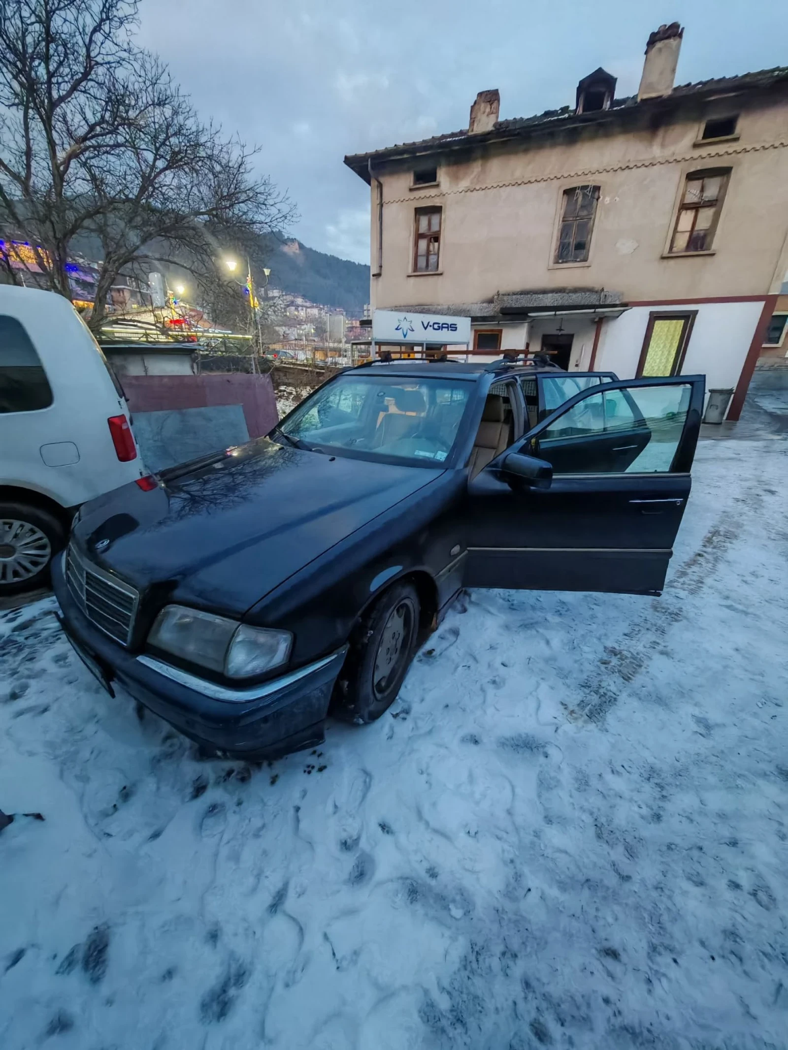 Mercedes-Benz C 200 2.0i Газ - изображение 5