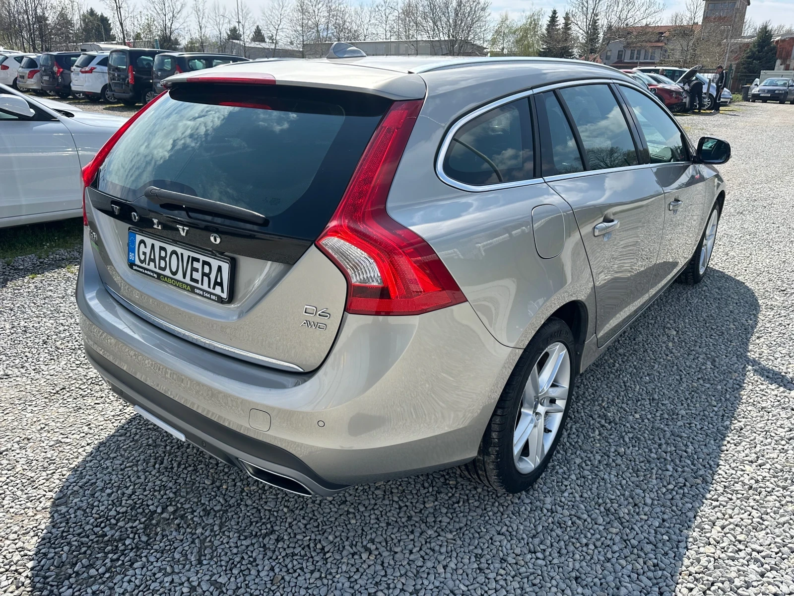 Volvo V60 D6 Plug-in Hybrid 4x4 Navi Distronic , снимка 3 - Автомобили и джипове - 53916731