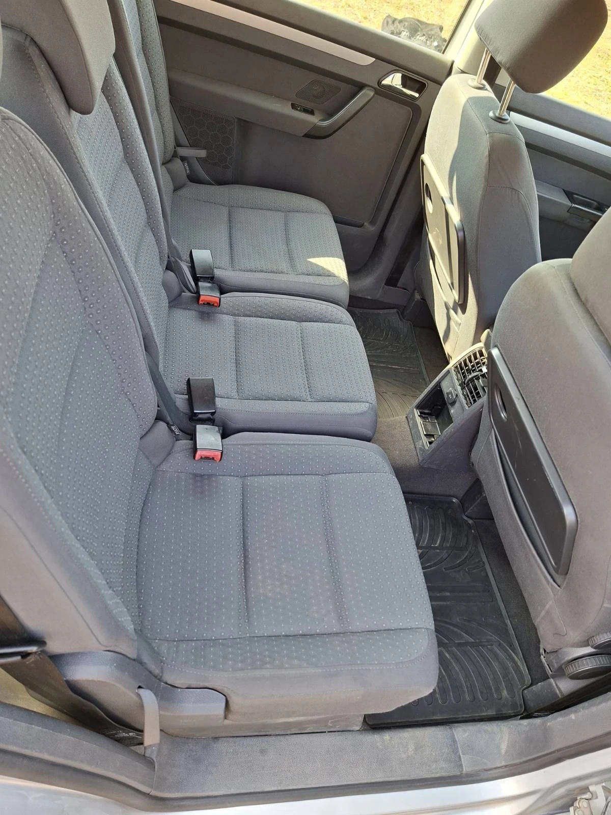 VW Touran 1.9 TDI , снимка 9 - Автомобили и джипове - 53918742