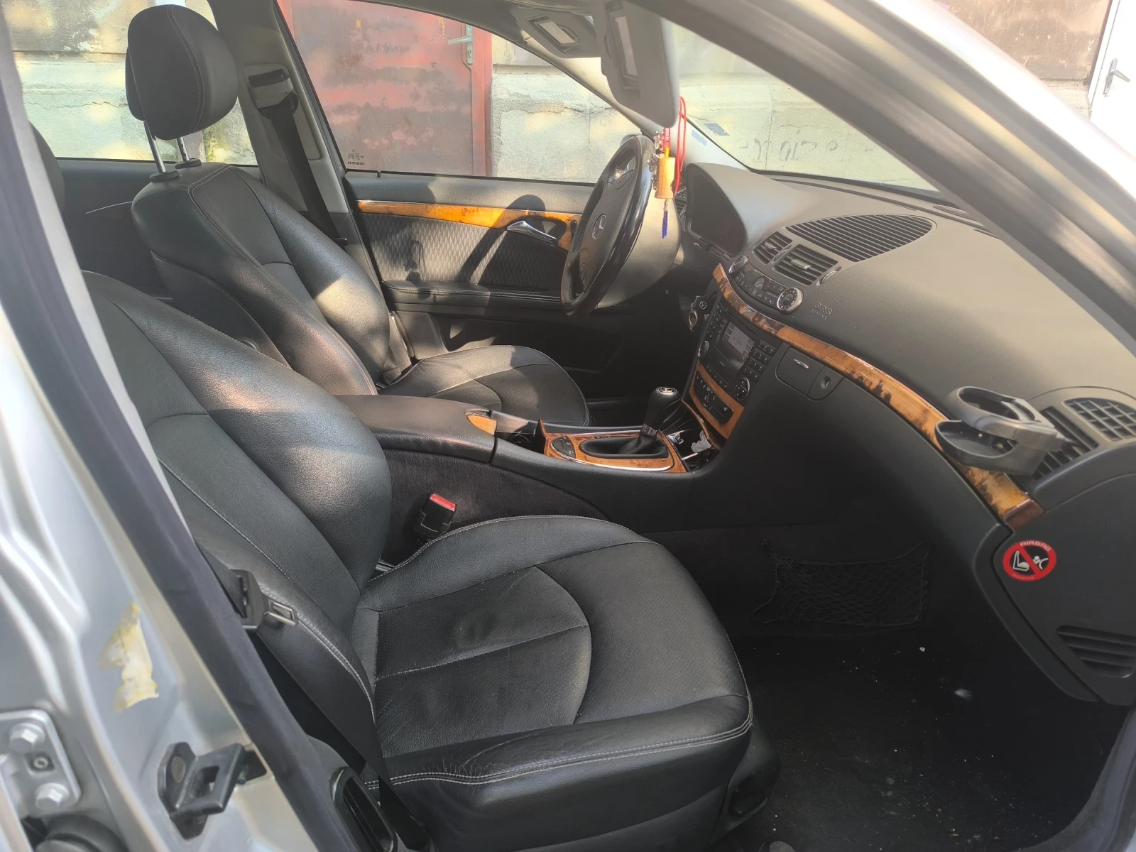 Mercedes-Benz E 270 2.7CDI, снимка 3 - Автомобили и джипове - 54877231
