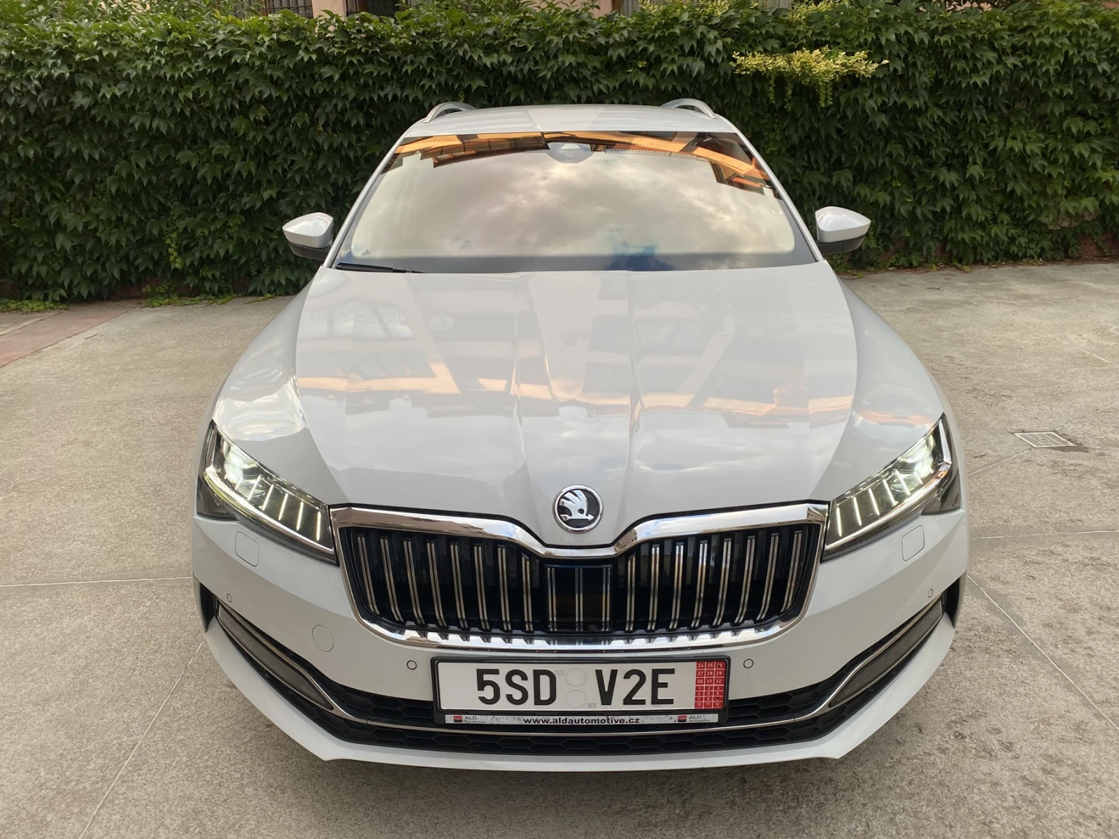 Skoda Superb 2.0 TDI/ 4x4/ L&K/ Combi/ DSG, снимка 2 - Автомобили и джипове - 55070277