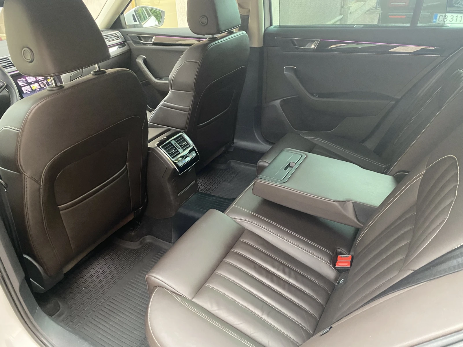 Skoda Superb 2.0 TDI/ 4x4/ L&K/ Combi/ DSG, снимка 12 - Автомобили и джипове - 55070277