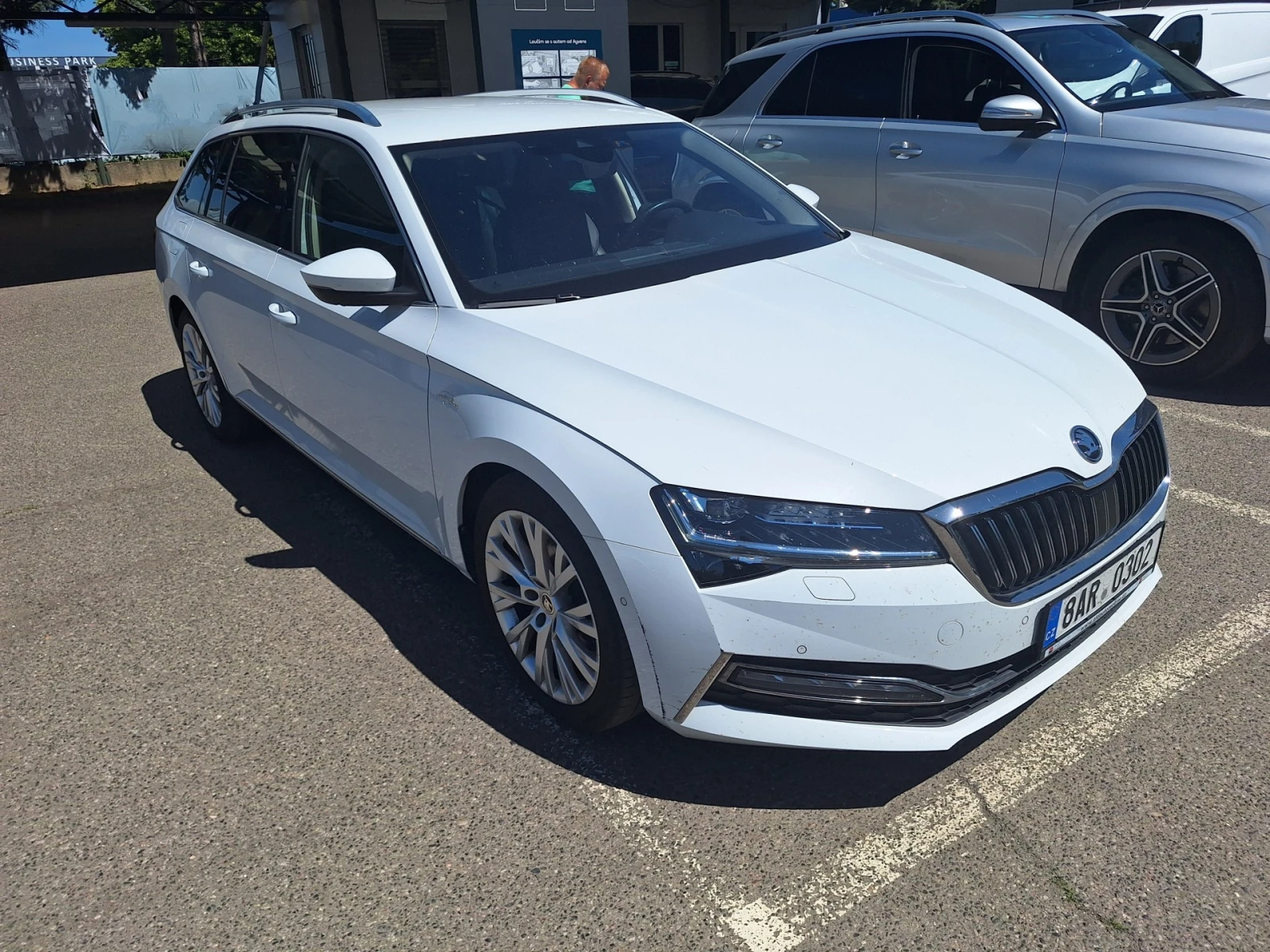 Skoda Superb 2.0 TDI/ 4x4/ L&K/ Combi/ DSG/ Очакван !, снимка 3 - Автомобили и джипове - 55070277