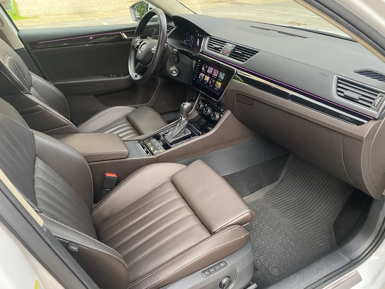 Skoda Superb 2.0 TDI/ 4x4/ L&K/ Combi/ DSG, снимка 11 - Автомобили и джипове - 55070277