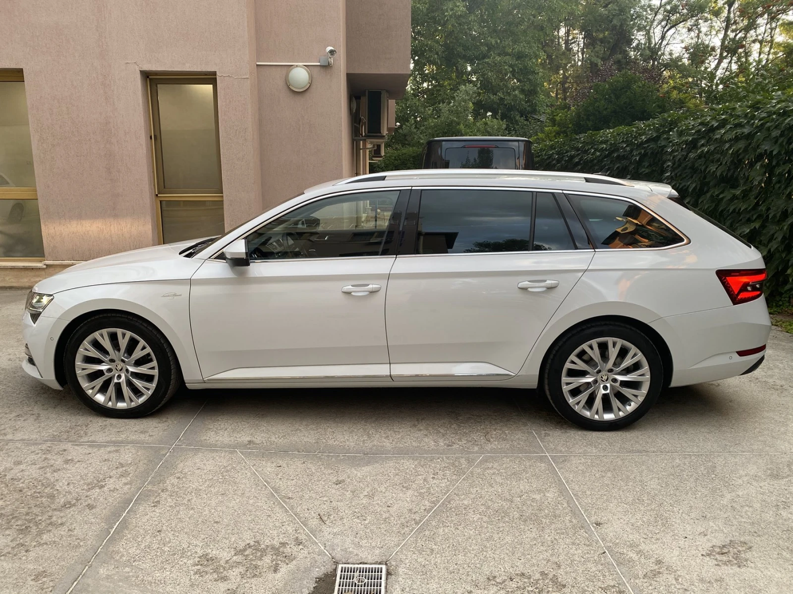 Skoda Superb 2.0 TDI/ 4x4/ L&K/ Combi/ DSG, снимка 8 - Автомобили и джипове - 55070277
