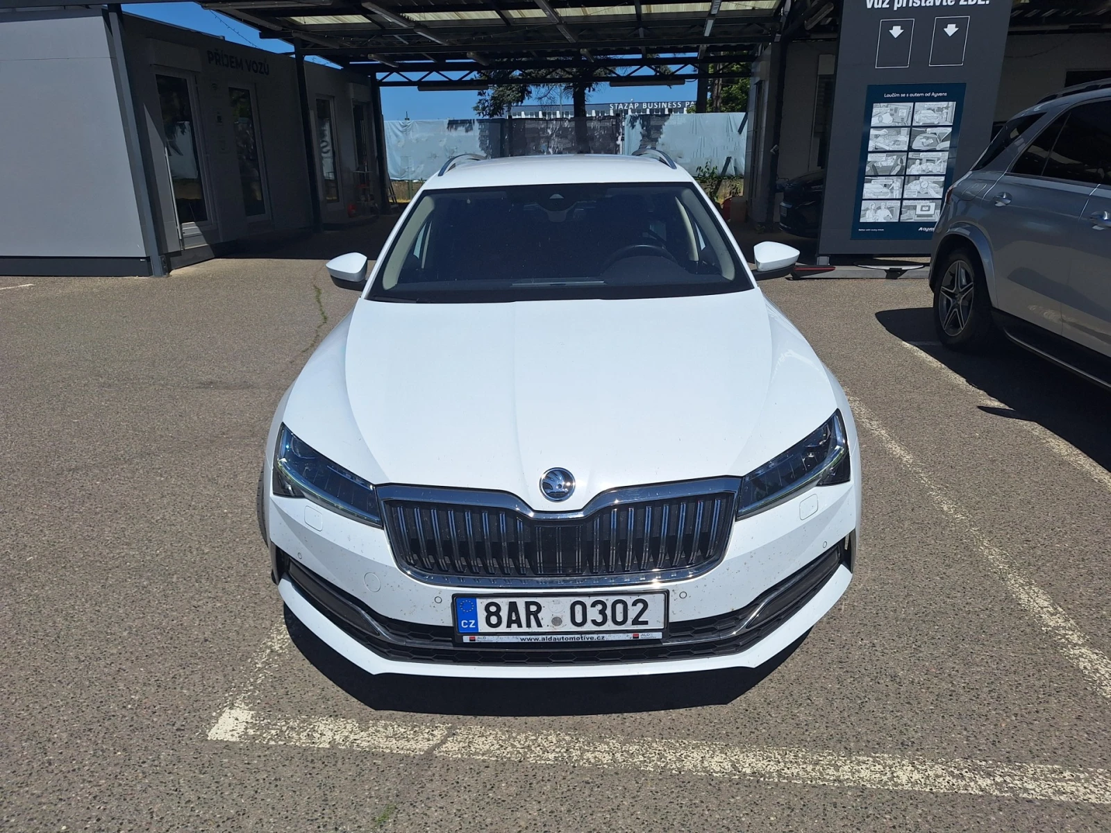 Skoda Superb 2.0 TDI/ 4x4/ L&K/ Combi/ DSG/ Очакван !, снимка 2 - Автомобили и джипове - 55070277