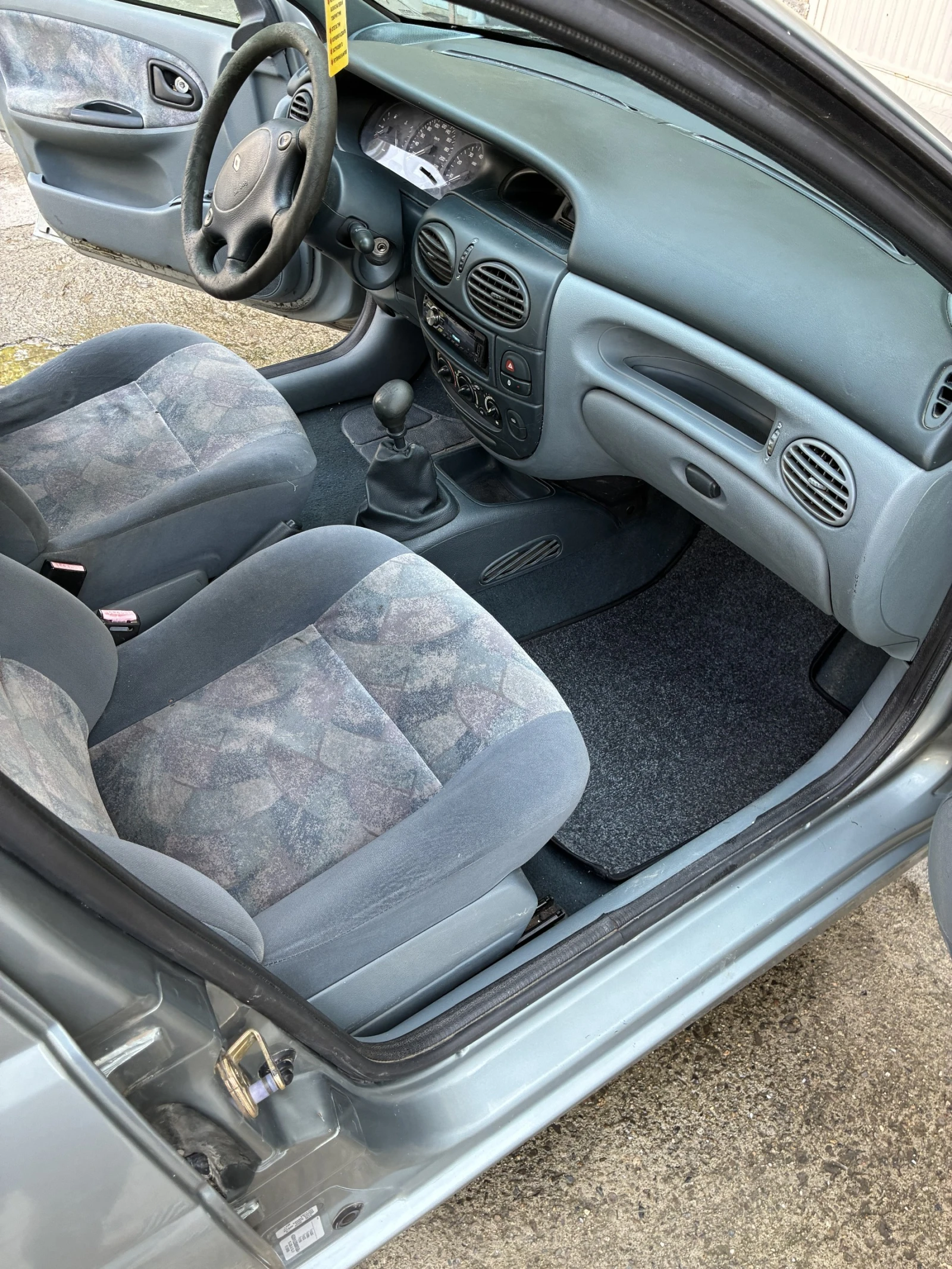 Renault Megane, снимка 8 - Автомобили и джипове - 55779295