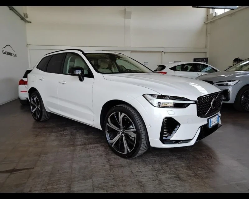 Volvo XC60 T6 Core AWD, снимка 1 - Автомобили и джипове - 47612018