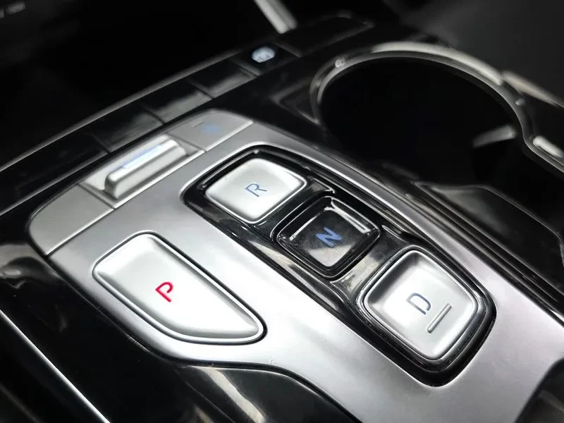 Hyundai Tucson 2.0 2WD MODERN, снимка 9 - Автомобили и джипове - 55843425