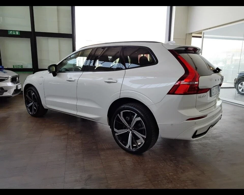 Volvo XC60 T6 Core AWD - изображение 4